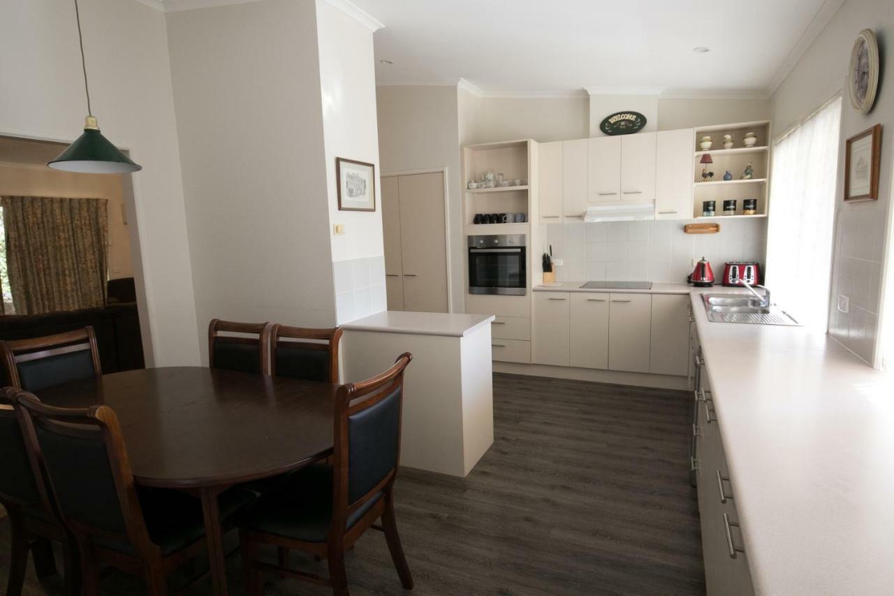 The Birch House - Silver Birches Accommodation Bright Esterno foto